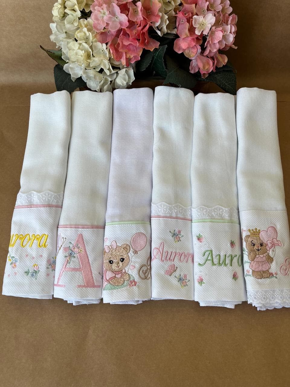 Kit com 6 Fraldas Bordadas